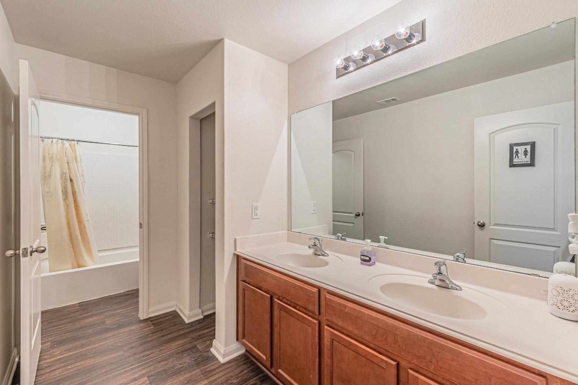 Luxury 5Br Dallas Retreat With Business Amenities - Perfect For Business Travelers, Families & Groups Eksteriør billede